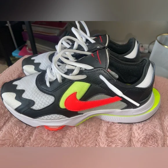 Nike sneakers - Picture 1 of 10